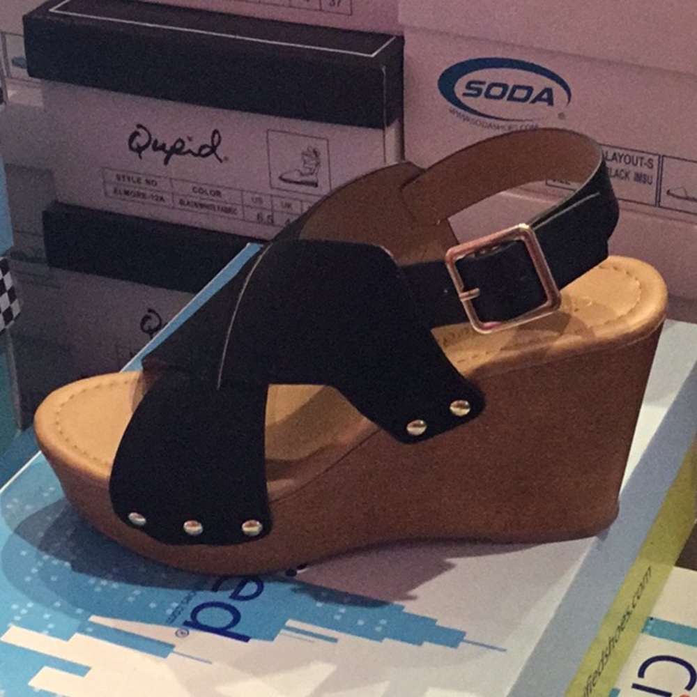 Last 1! City C Lightweight Black Ankle Strap Wedge - Picture 2 of 3